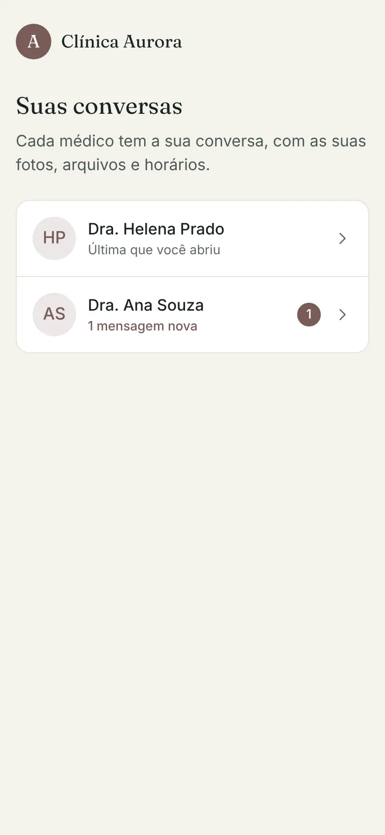 O app de uma paciente de dois médicos, com uma conversa com cada um