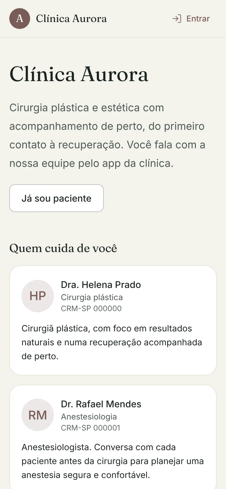 A página pública da clínica, com a equipe e as redes sociais